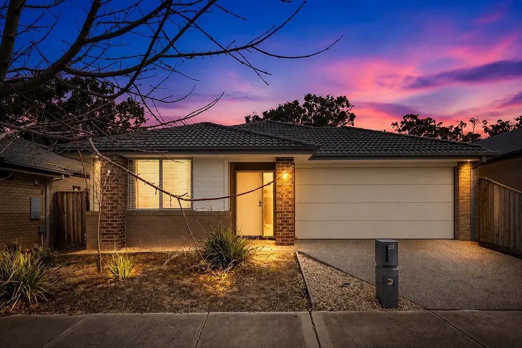 Greenvale 4 Bedroom CONTEMPORARY FAMILY LIVING IN THE HEART OF GREENVALE
