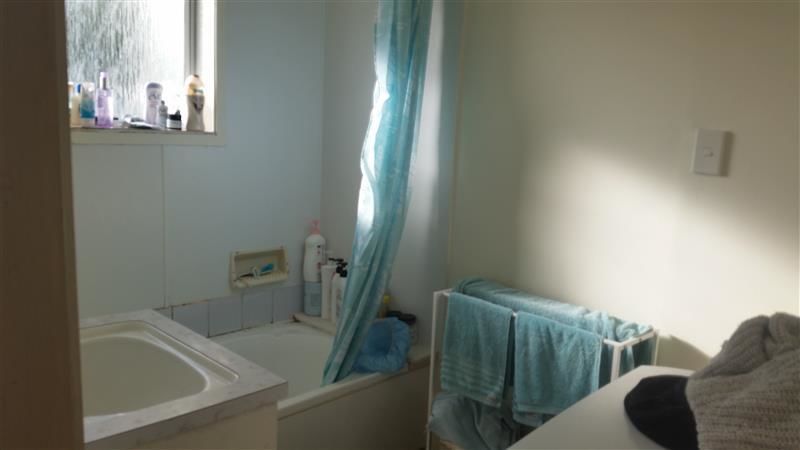 1/17 Ayton Drive, Totara Vale, Auckland - North Shore, 2 Schlafzimmer, 1 Badezimmer