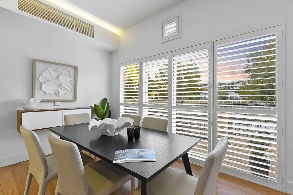 East Perth 5બેડરૂમ A breath taking residence in East Perth's most sought after position!