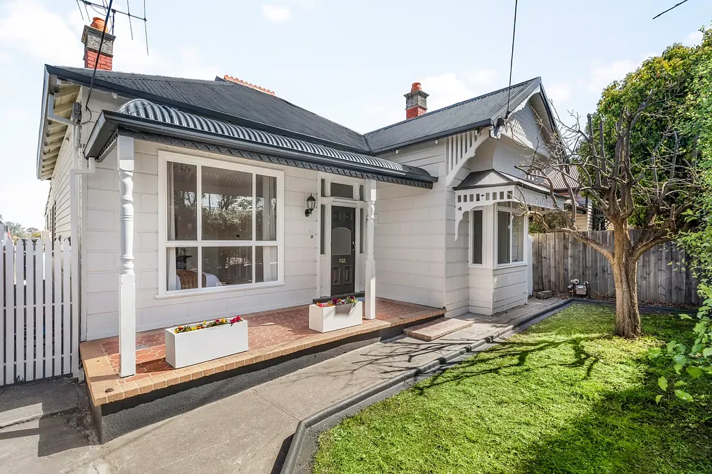 Coburg 4ਬੈੱਡਰੂਮ Classic Coburg Charm with Courtyard Escape