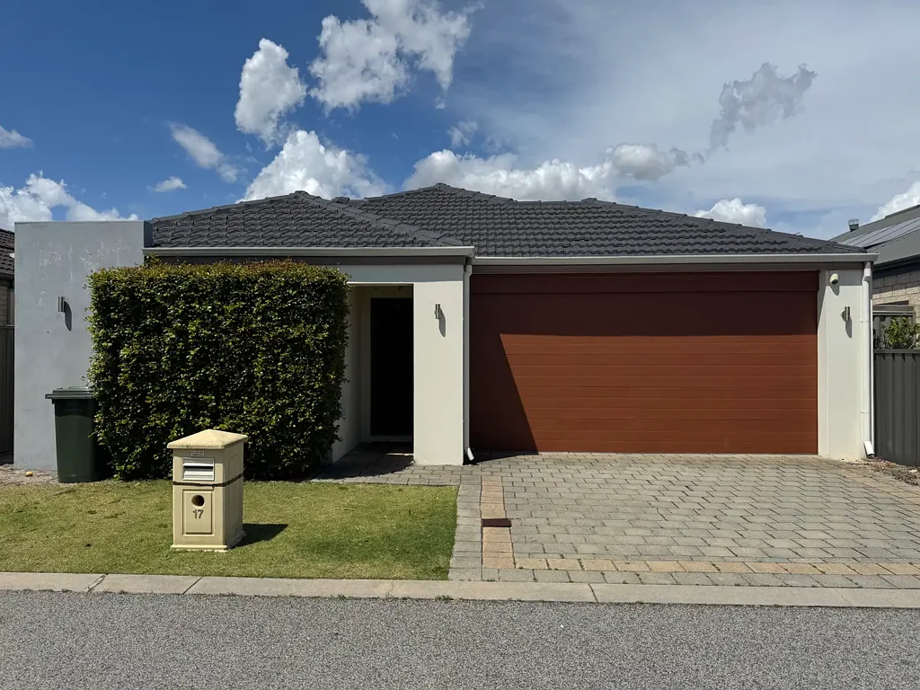 4 x 2 - Modern Family Home