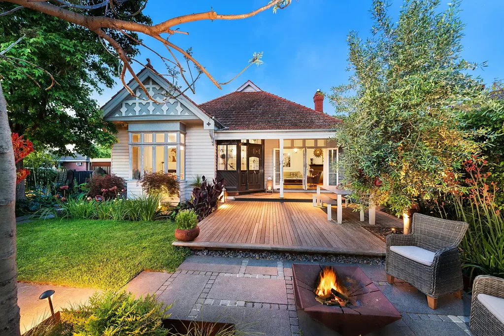 St Kilda East 4ਬੈੱਡਰੂਮ A Timeless Beauty with Contemporary Elegance