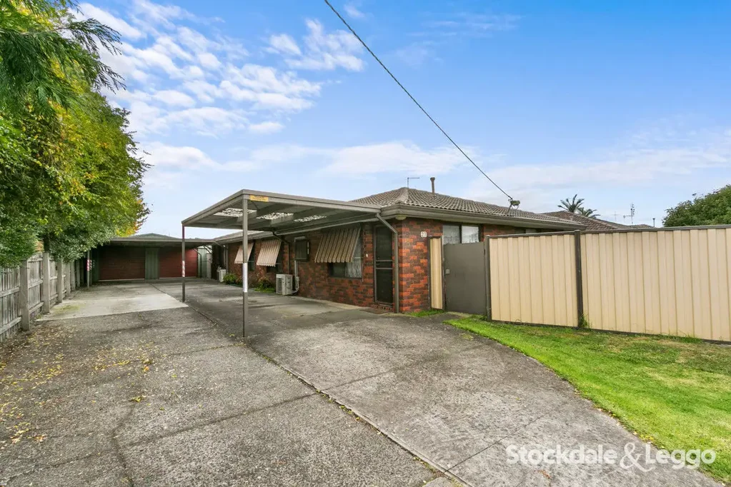 Two bedroom unit with single garage