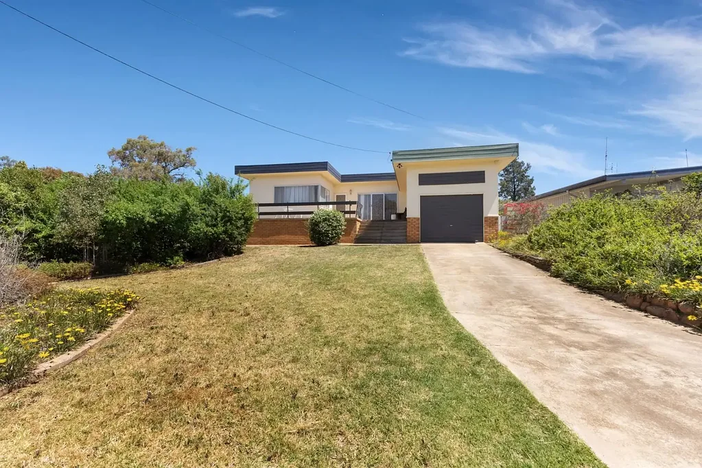 24 Albert Street, Parkes, NSW 2870