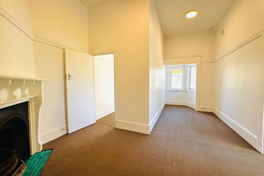 Large one bedroom unit with 2nd bedroom/home office