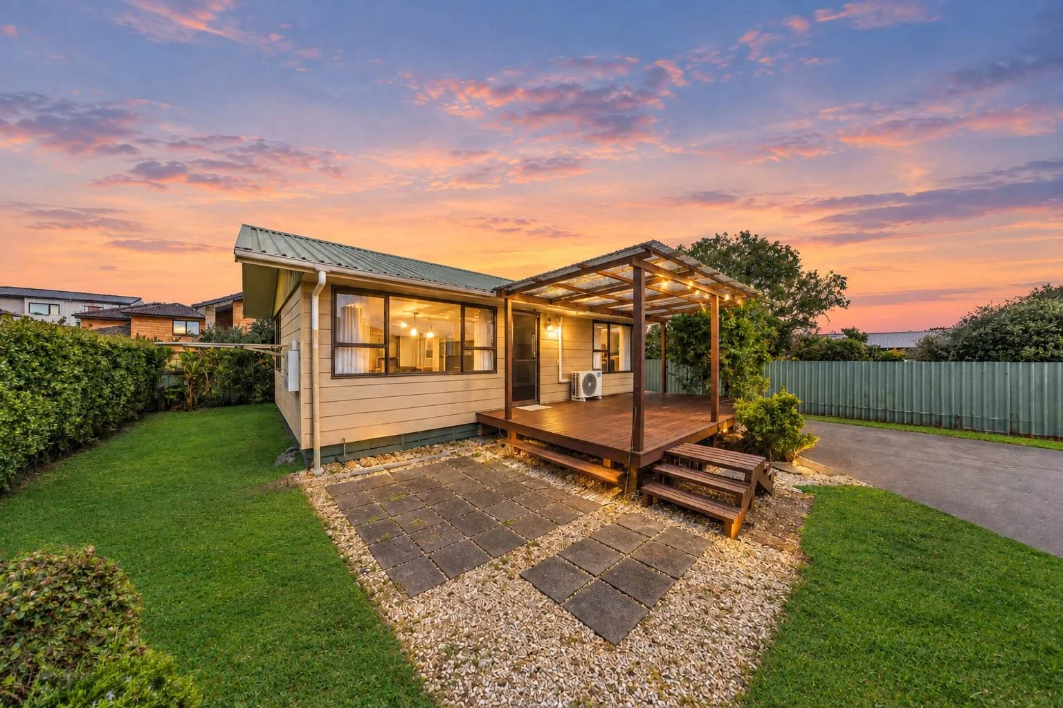 Manurewa 2침실 Do-Up Opportunity –  Auction Day Ready