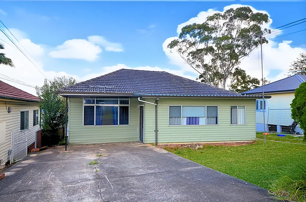3 Bedroom Home with Air Conditioning!
