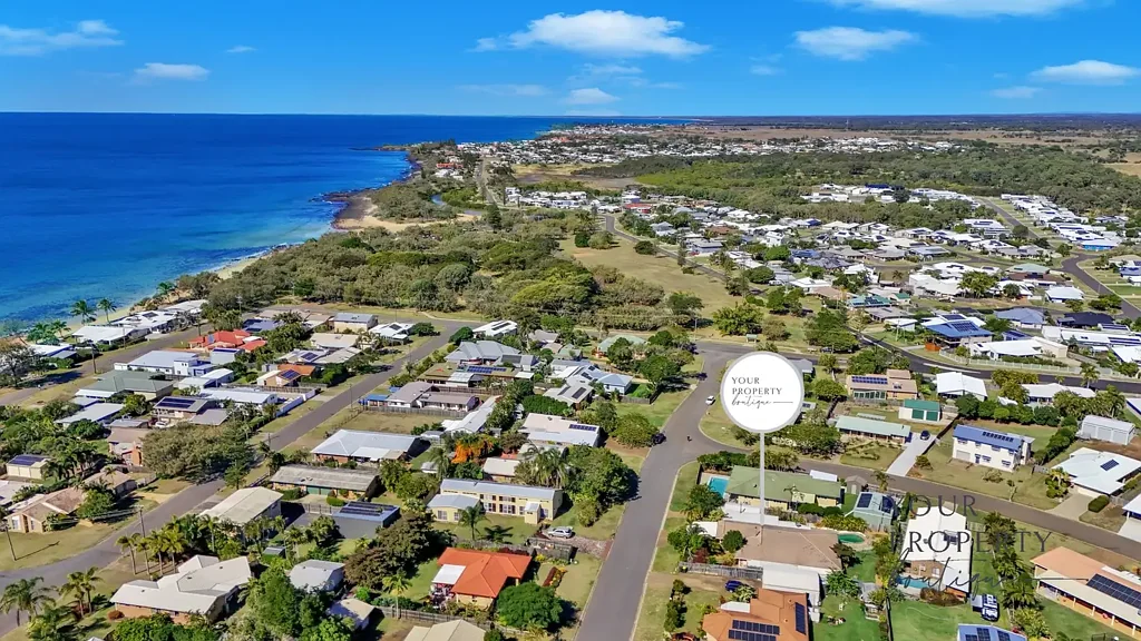 Innes Park 5બેડરૂમ Coastal Charm & Endless Potential – Steps from the Ocean