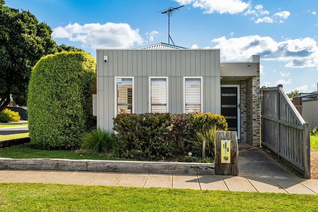 10 Seacrest Walk, St Leonards, VIC 3223