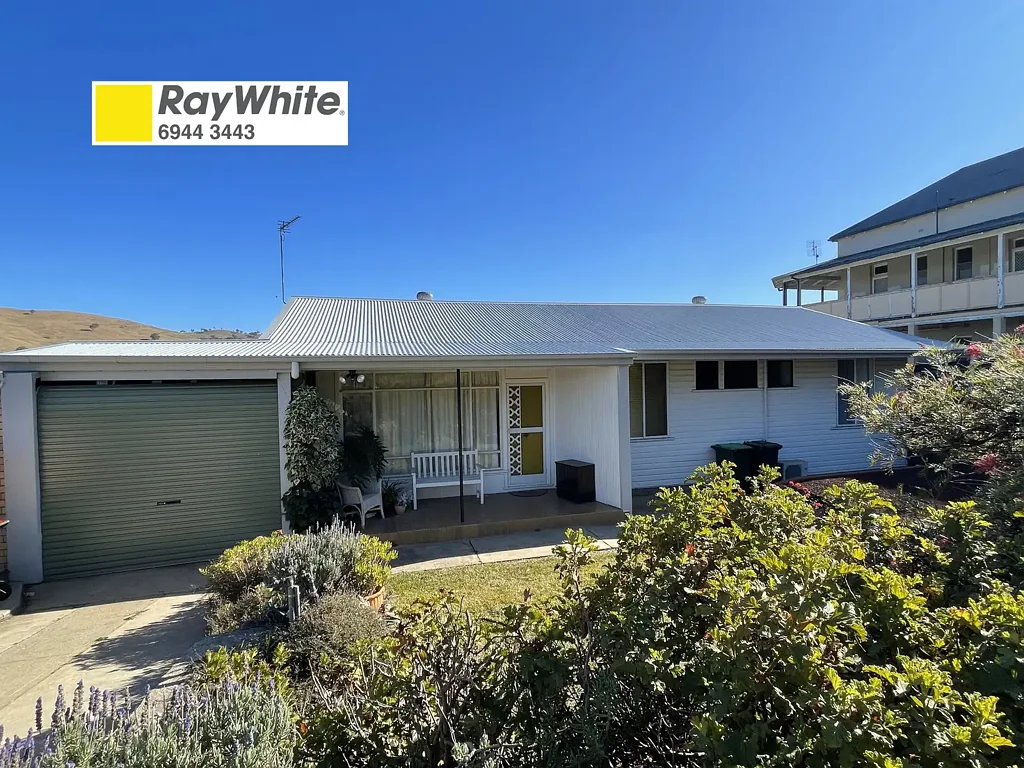 Gundagai 4 Bedroom Great location with great potential.