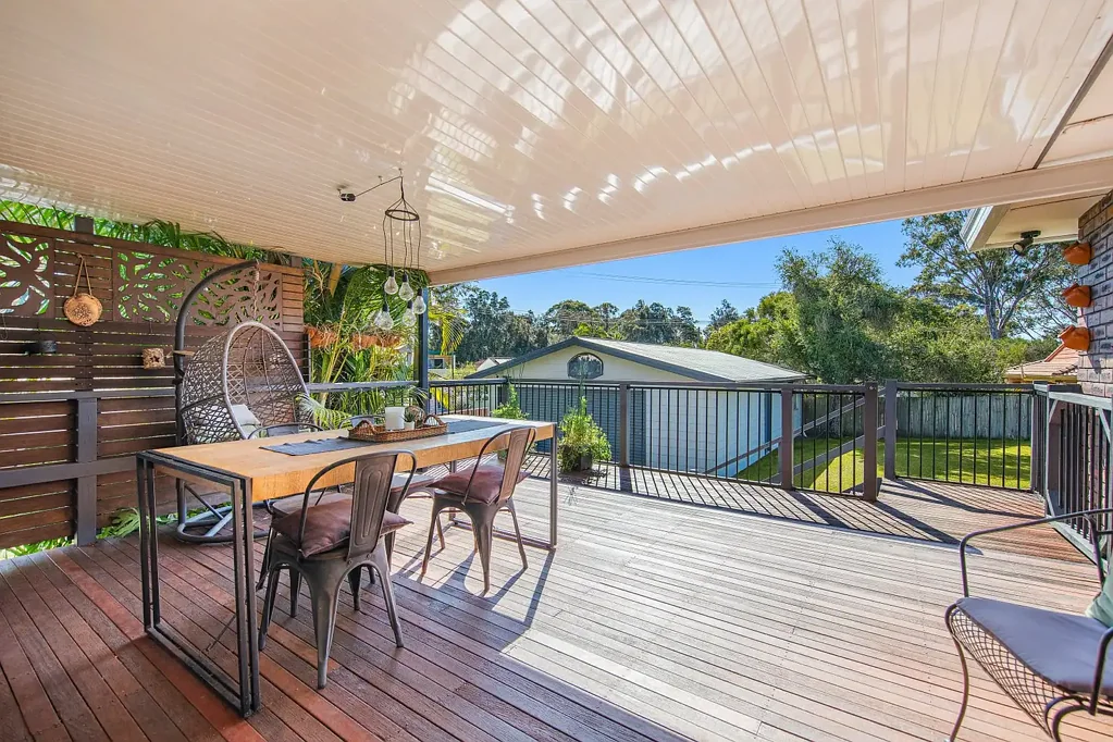 Tuggerawong 4 Slaapkamer The Entertainer - MASSIVE 7m x 12m Garage