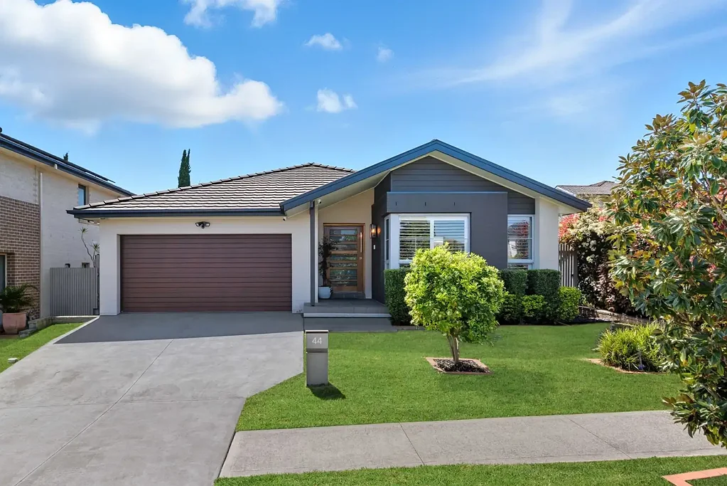 44 Northampton Drive, Glenfield, NSW 2167