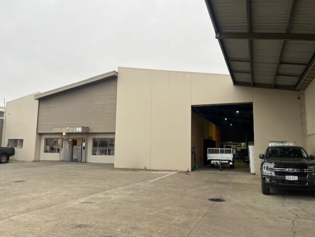 Roslyn Warehouse lease on Malden
