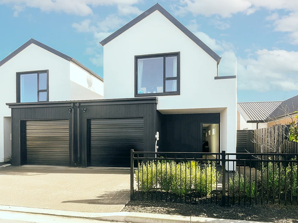 Sunny, Modern, Easy-Care Living