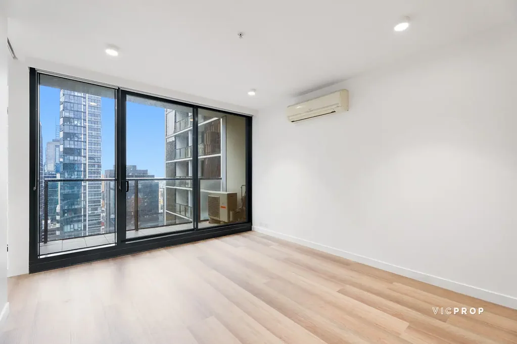 PRIME LOCATION! CITY LIFESTYLE! RENOVATED!