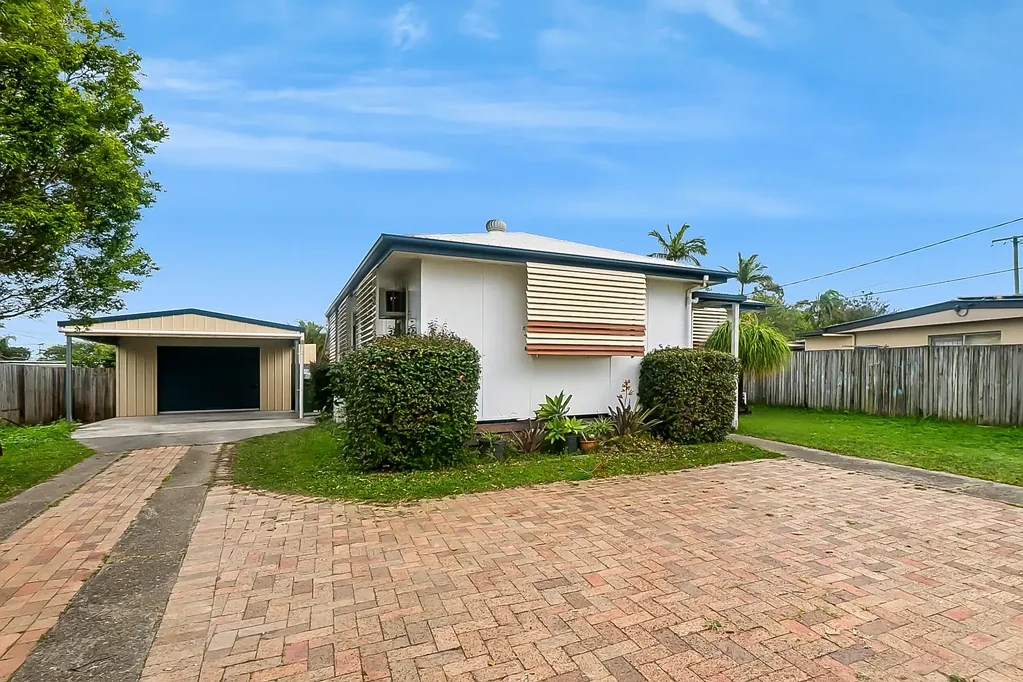 Freshly Renovated Home - Comfort, Space, and Character , A Huge shed and Brand New Kitchen