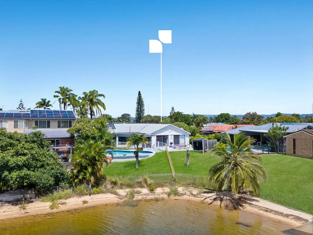 Mermaid Waters 5બેડરૂમ Enormous North-Facing Waterfront Home - Motivated Seller