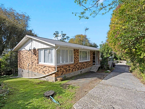Mount Albert 6房 三套两居  units＋1166㎡大地，  属THAB分区， 年租金达$78,780，非凡潜力等您发掘！ Cash Flow, Upside & Location