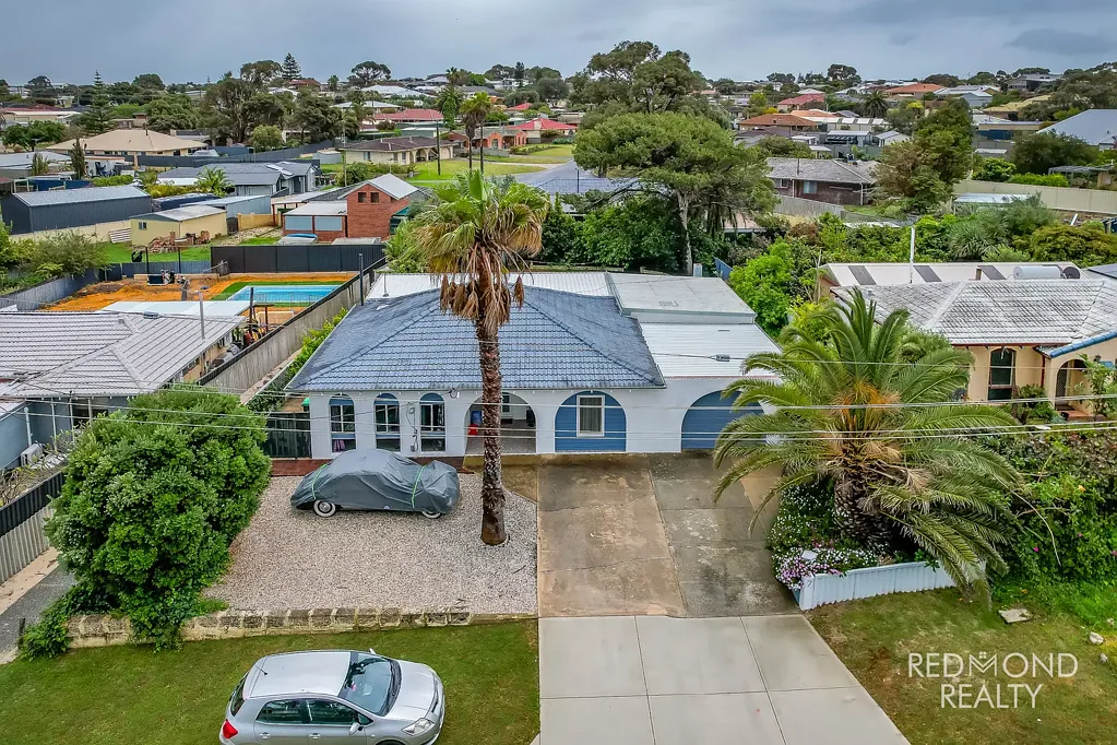 Two Rocks 4房  COASTAL CHARM, RENOVATED AND AN ABUNDANCE OF SPACE!