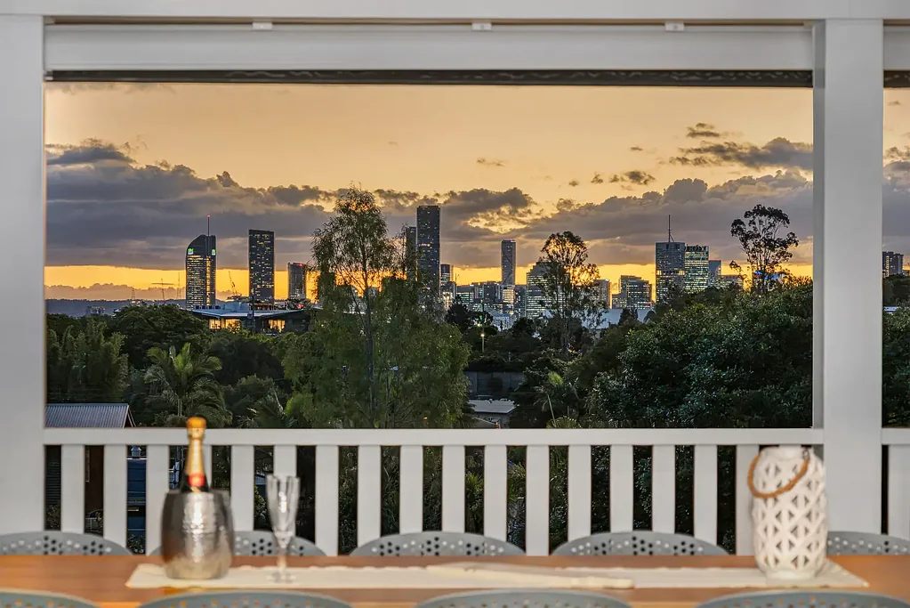 Norman Park 5Zimmer Elevated Family Living with City Views in a Prime Norman Park Pocket