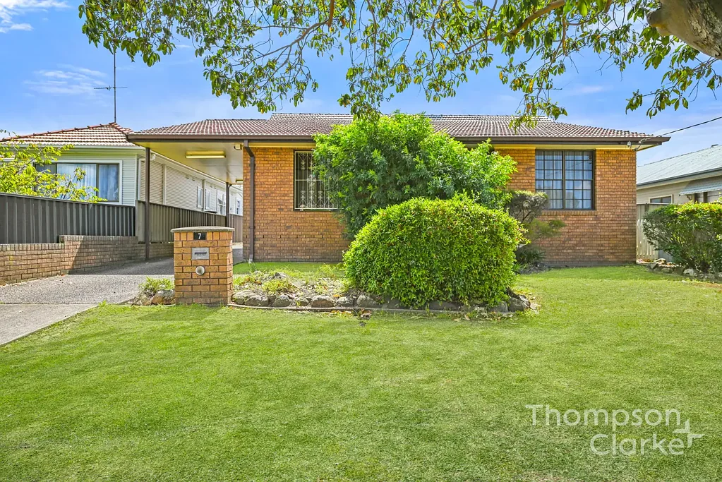 Beresfield 4Kwarto Classic 1950s Weatherboard Home with Storage, Shedding & Caravan-Friendly Parking