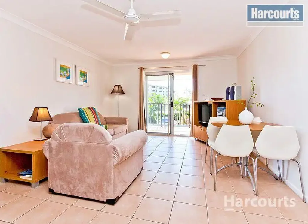 Fully Furnished 2-Bedroom Apartment Just 5 Minutes to Shelly Beach!