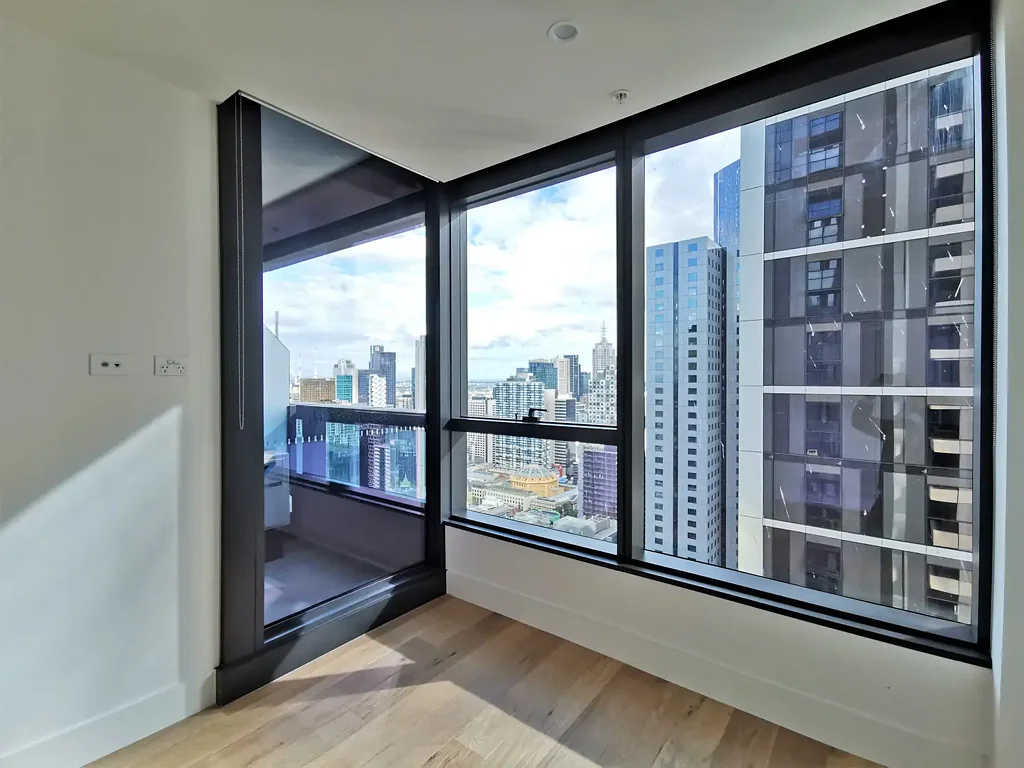 CONVENIENT LOCATION WITH FLOORBOARD THROUGHOUT