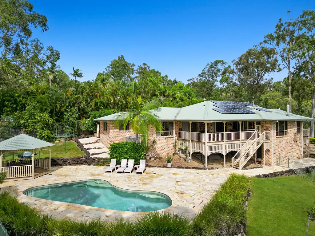Worongary 4房  Family Retreat in Prestigious Estate