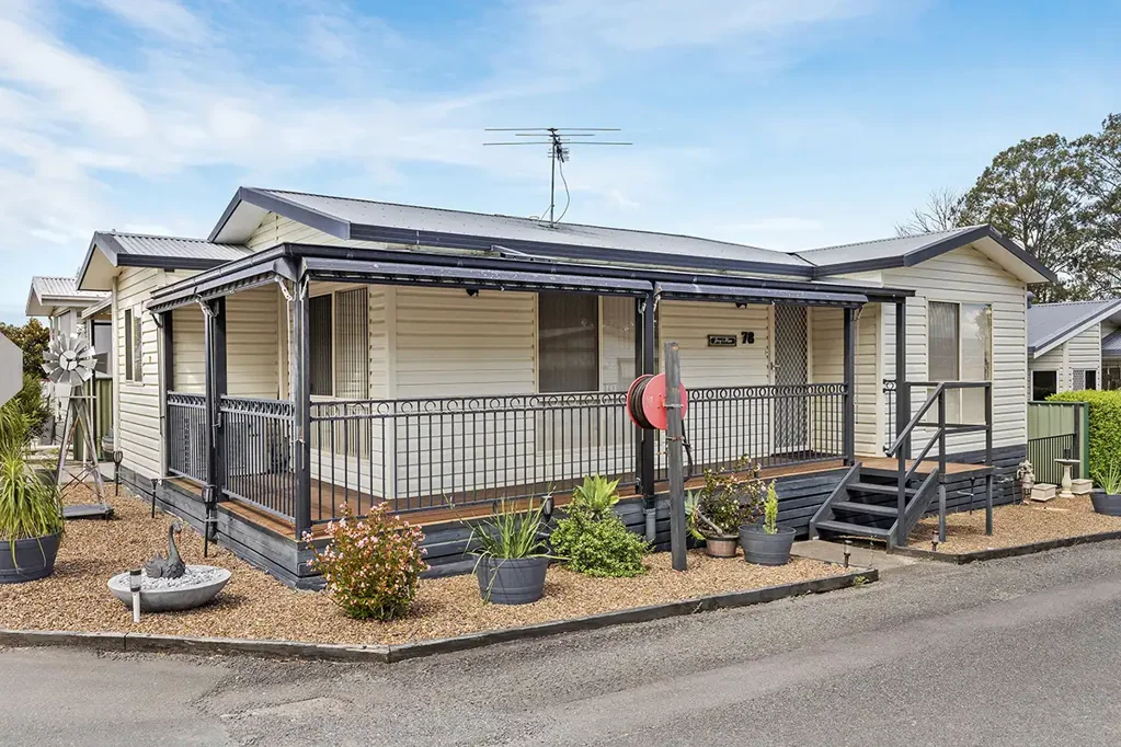Neath 2ห้องนอน CORNER RETREAT WITH WRAP-AROUND VERANDA