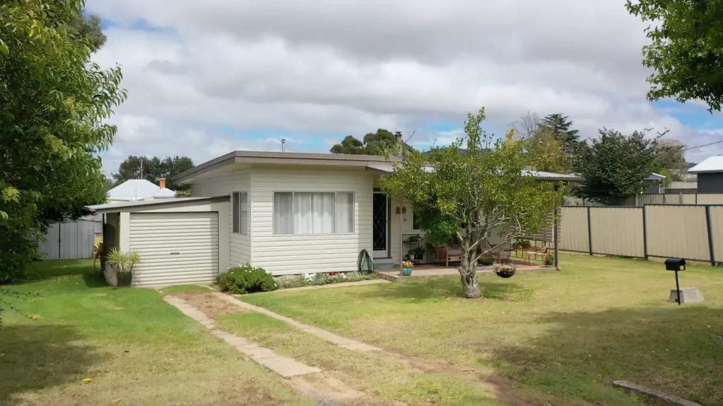 31 Margaret Street, Tenterfield, NSW 2372