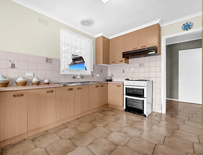 74 Brady Road, Dandenong North, South East Melbourne, 4 ห้องนอน, 1 ห้องน้ำ, House