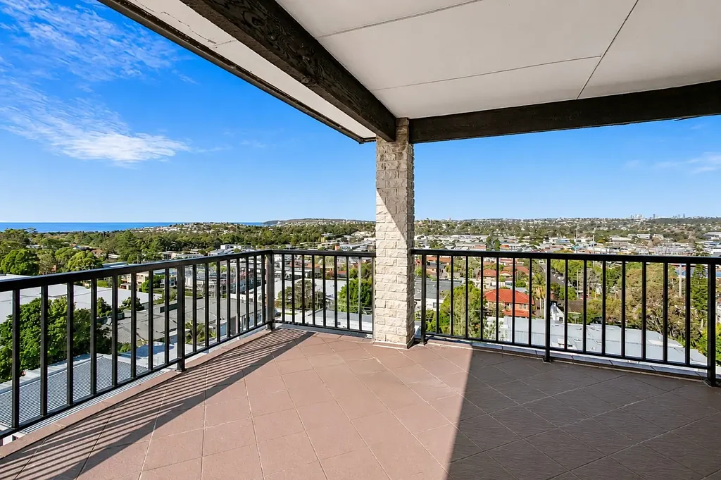 Elevated Four-Bedroom Apartment in a Central Location