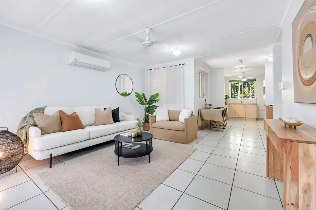 Entertainers Home in a Quiet Location