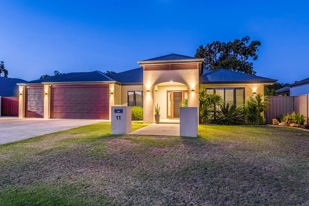Falcon 4房  Stunning Family Residence in Mandurah's Premier Location - 1000m² of Pure Luxury!