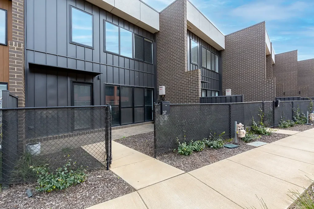 A unique townhouse residence in the heart of the Inner North