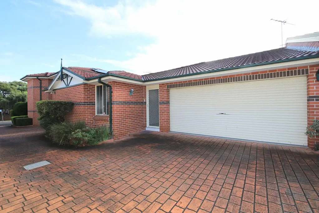 Extremely well kept original 3 bedroom villa