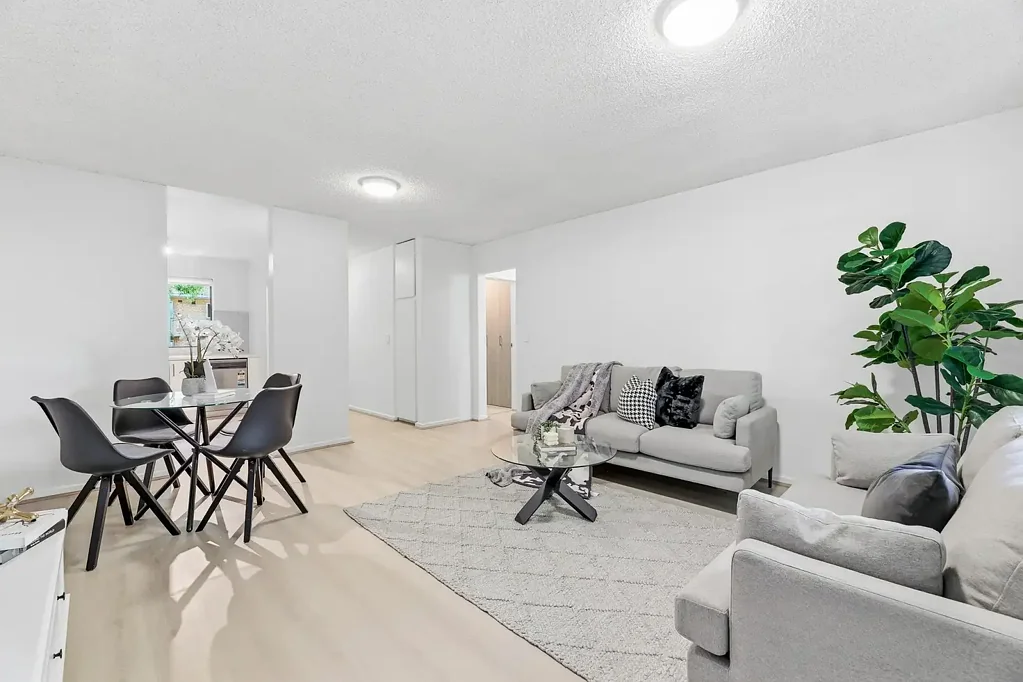 North Melbourne 2Kwarto Fully Renovated Mid-Century Charm In A Prized North Melbourne Setting!