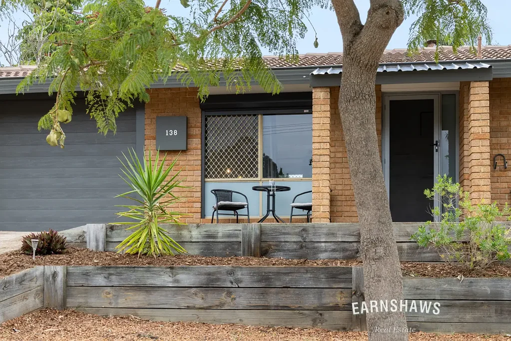 Swan View 3chambre Starter with Next Level Potential