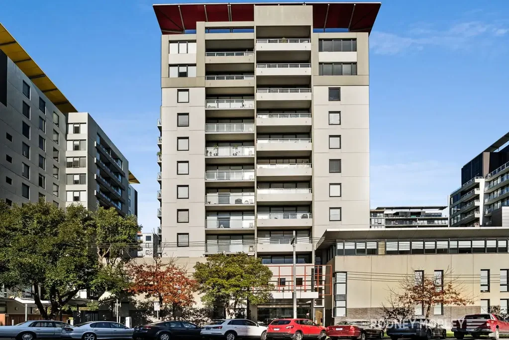 Massive 3 bedroom with Huge Balcony and City Views