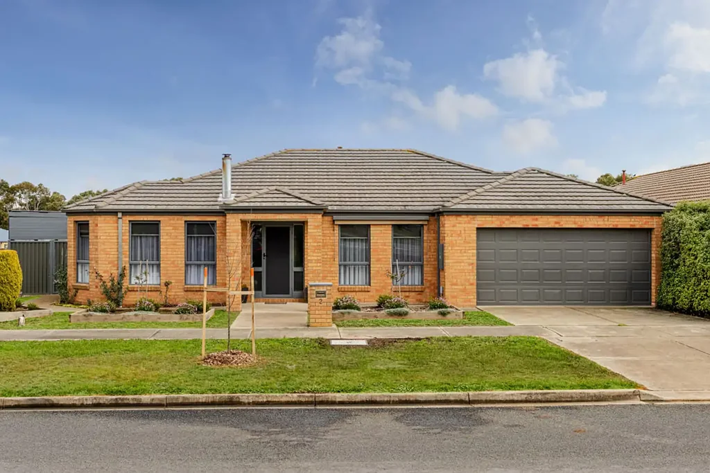 Mitchell Park 3 Bedroom Modern Living, Impressive Upgrades & Year-Round Entertaining