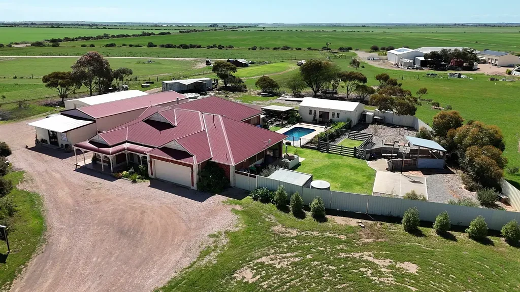 Kadina 4 Slaapkamer SPACIOUS FAMILY HOME ON 1.6HA