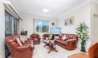 Carlton 2બેડરૂમ Double Storey. Double Brick. Shop AND Residence. Corner Block. Commercial & Residential.