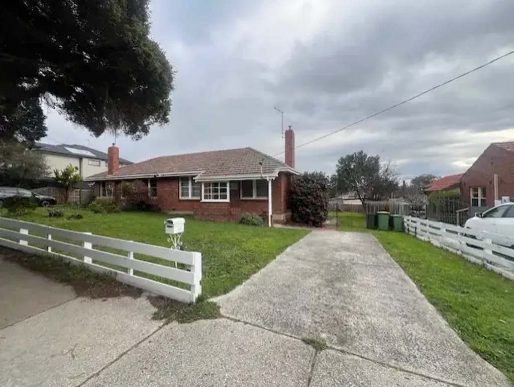 Retro Home in the Heart of Preston. Viewing is a must.