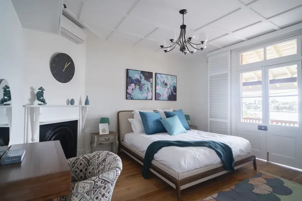 Millers Point 3房 Sydney Harbour海景 私人屋顶露台 设计师厨房 大理石细节 丰富木地板 顶级滨水地址 Refined boutique residence with private rooftop terrace and Sydney Harbour water