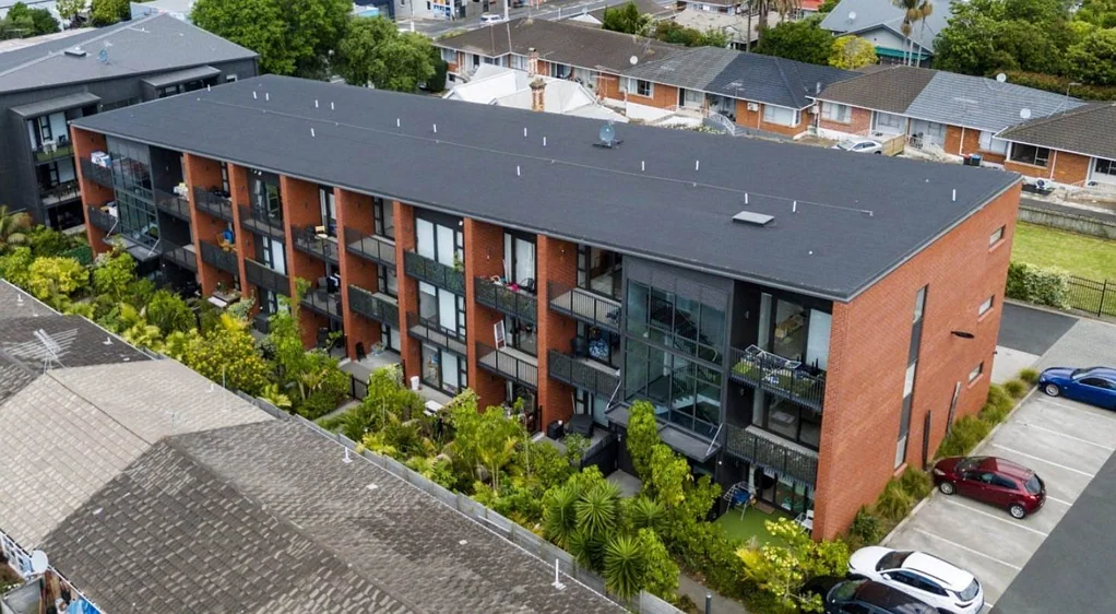 Modern Top-Floor Apartment in Onehunga