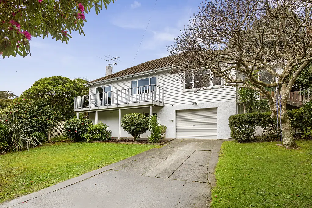 15 Ngatitoa Street, Tawa, Wellington