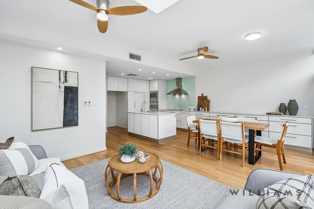 Rose Park 3Habitaciones STYLISH 3-BEDROOM TOWNHOUSE IN PRESTIGIOUS CITY FRINGE ADDRESS - Secure Double Garage - Rear Lane Access - Light filled living - Lock up-and-Leave