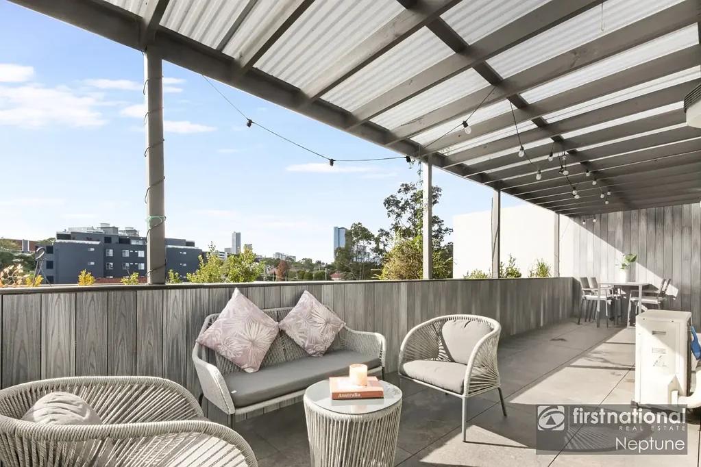 Mays Hill 3房 顶层公寓式生活，坐拥超大娱乐阳台！ Penthouse-Style Living with a Massive Entertainer's Balcony!