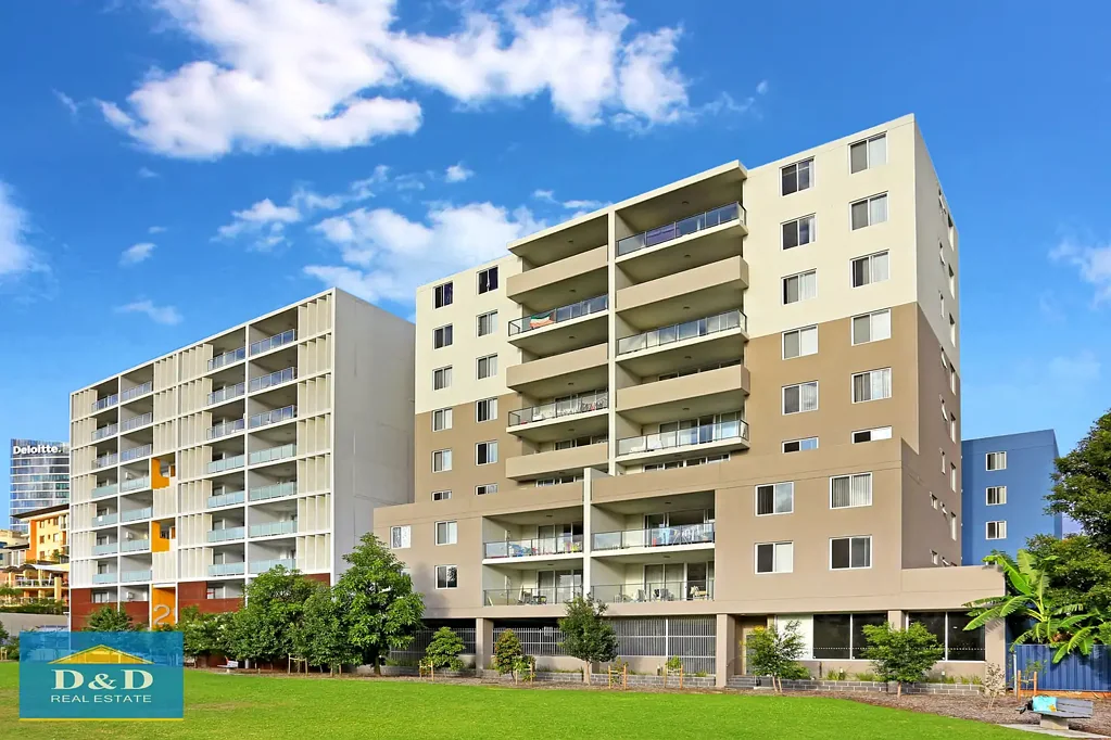 Elegant 2 bedroom apartment. Parramatta city centre. vast panoramic views overlooking parkland and city skyline.