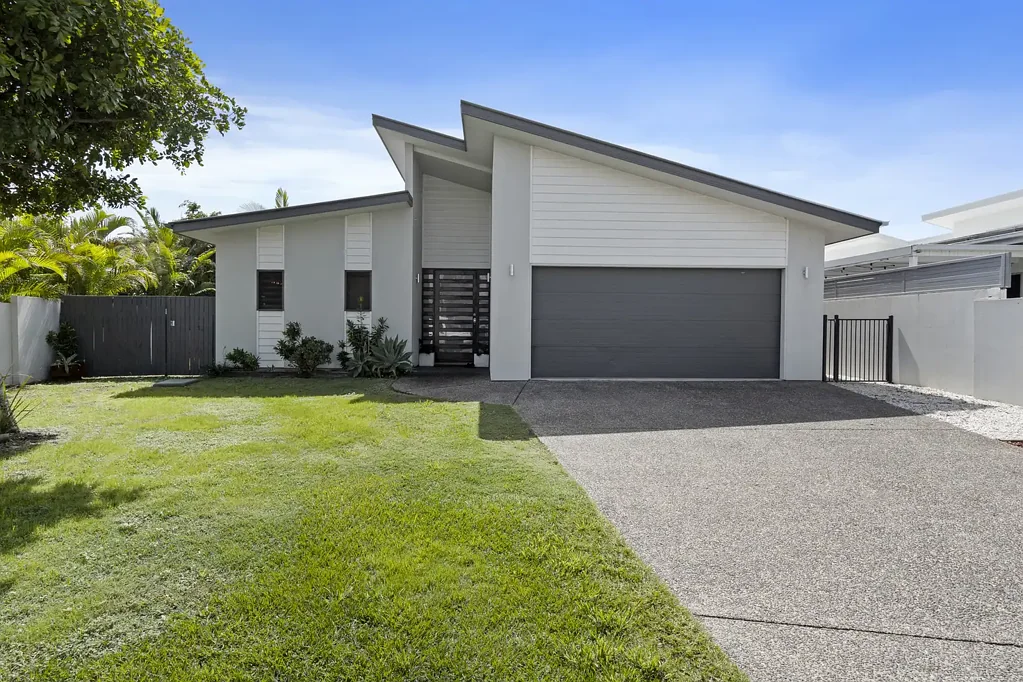 Kingscliff 5房  Spacious Family Living with Poolside Entertaining